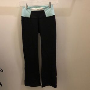 lululemon athletica Pants - Lululemon black & blue crop pant sz 2 71382 lululemon athletica Pants - Lululemon black & blue crop pant sz 2 71382